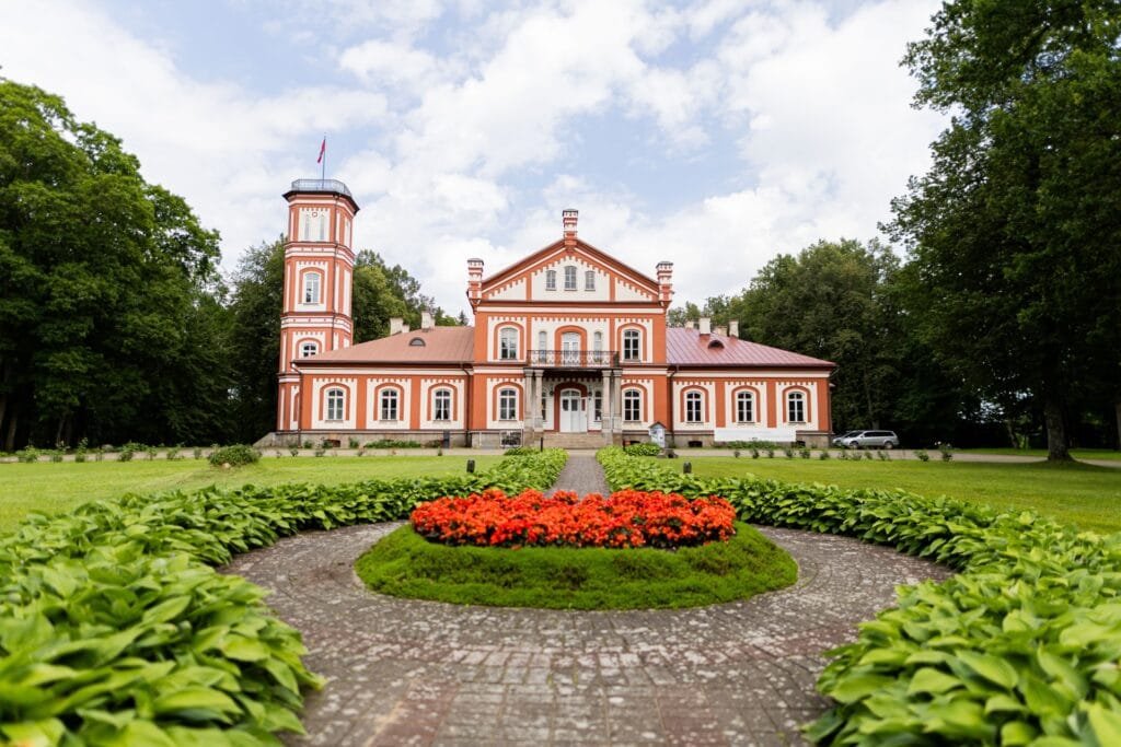 The Italian-style villa architecture of Alanta Manor.