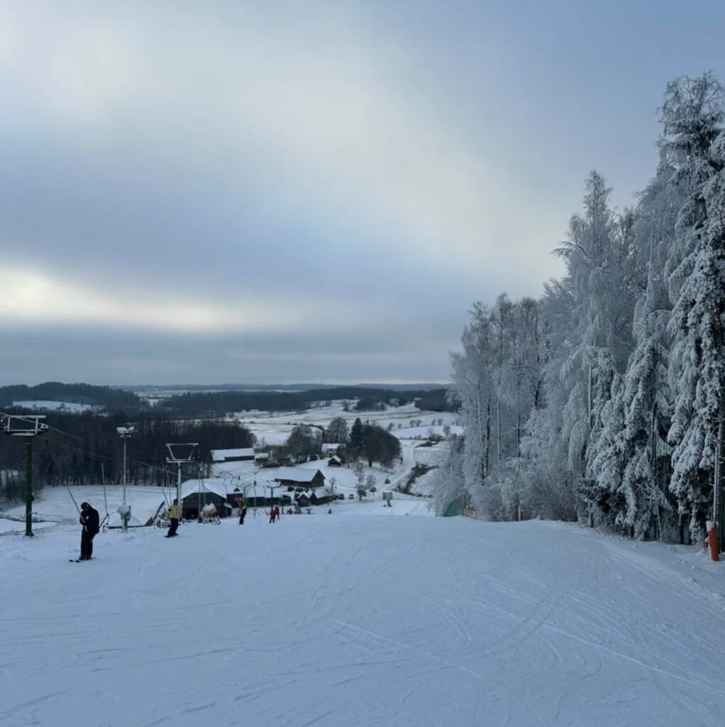 A wide view of the snowy Aukštagirė Hill ski slopes in the Šilalė district.