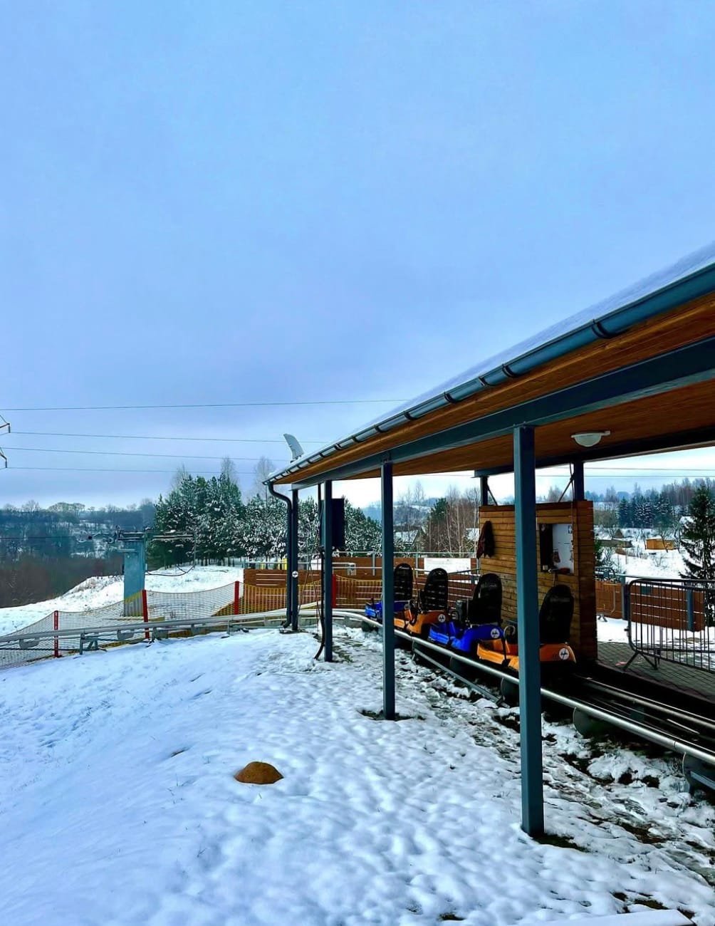 Families skiing and using the lifts at Kalita Hill in Anykščiai during the winter season.
