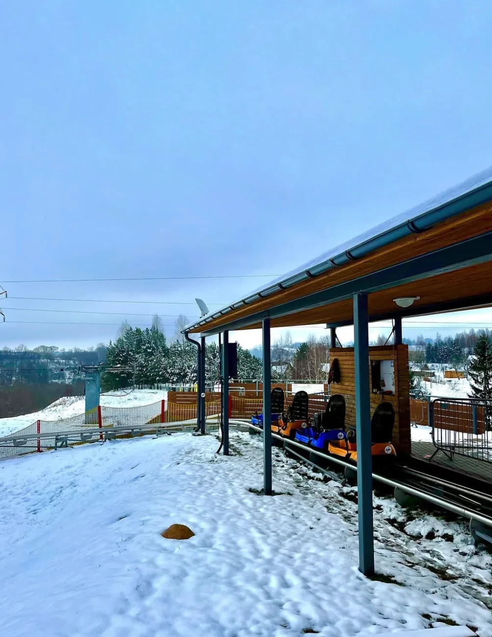 Families skiing and using the lifts at Kalita Hill in Anykščiai during the winter season.
