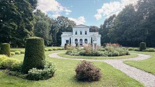 White manor in a park - ideal for day trips from Vilnius.