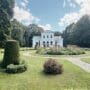 White manor in a park - ideal for day trips from Vilnius.