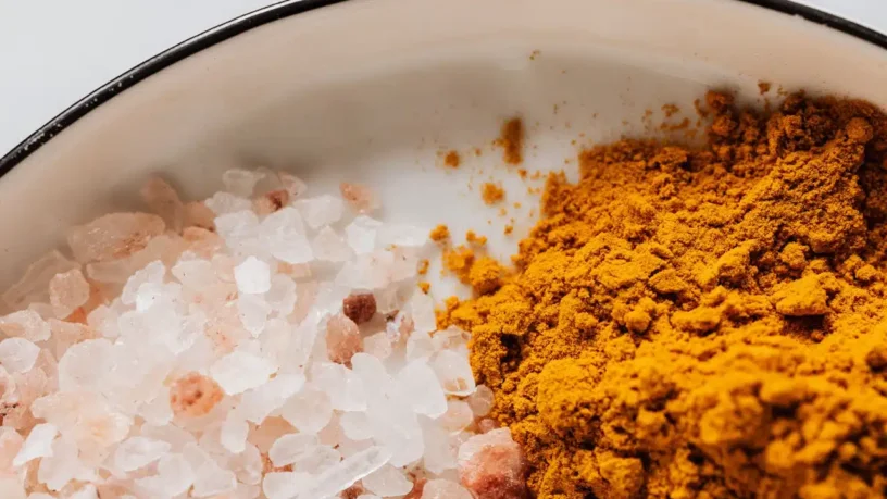 Coarse pink Himalayan salt and ground turmeric - Indian restaurants in Vilnius.